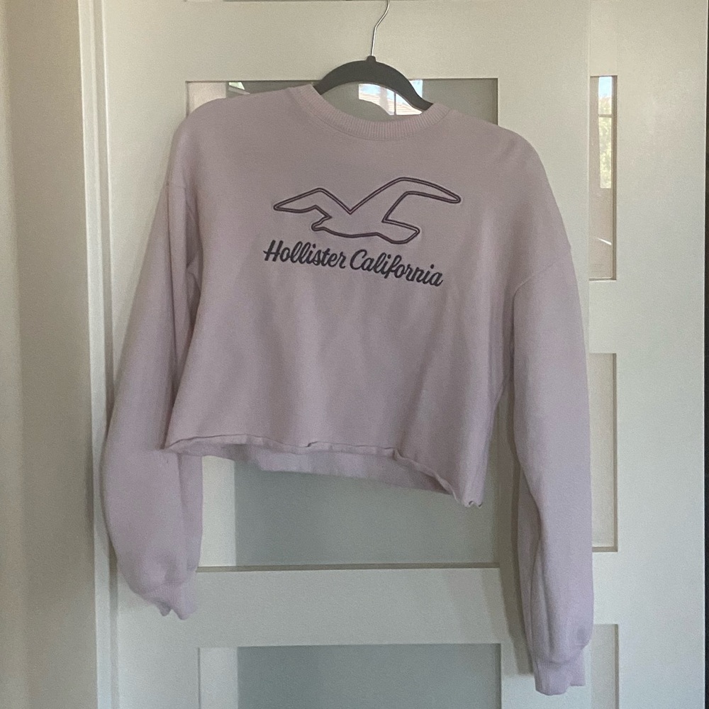 Hollister- Sweater crop top
